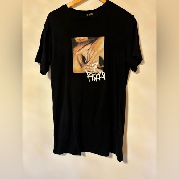 Auction listing-Divided- Ariana Grande Tshirt Dress - Picture 1 of 4
